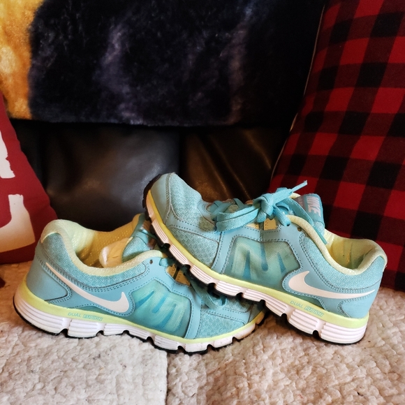 Nike Blue Tennis Shoes - Picture 1 of 4